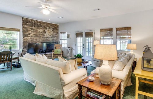 Warwick House | Private Dock + Yard: Lake Blackshear Family Escape