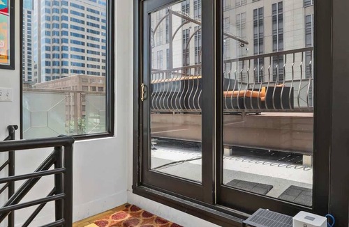 Downtown Austin Condo | Private Downtown Rooftop | Walkable 5th St Condo