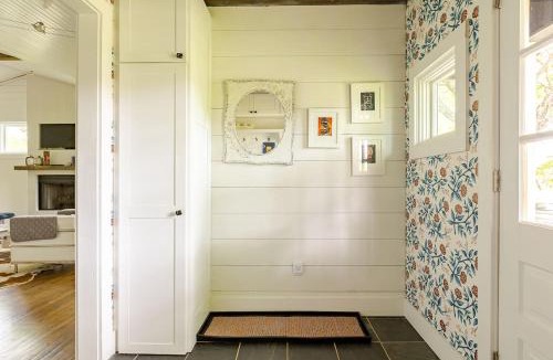Tryon House | Private Family Cottage 3BR 2 BATH - 2 min to TIEC The Orange Door