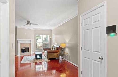 Augusta House | Private Fenced Yard Sleeps 10 Mins to Malls