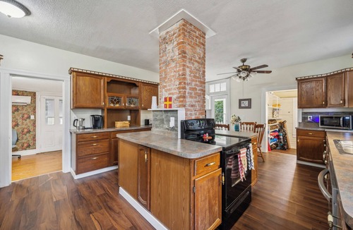 Onancock House | Private First Floor of Historic Victorian–King Bed, Full Kitchen, Screened Porch