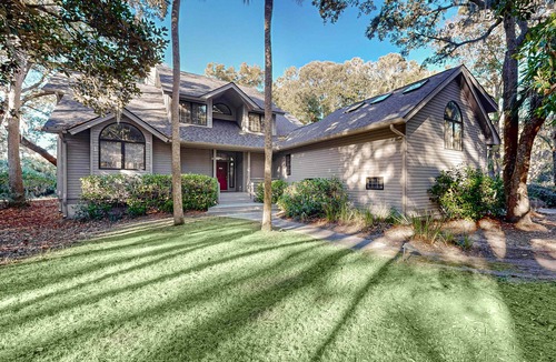 Vanderhorst Plantation House | Private home with large deck and views of a lagoon – walk or bike to the beach