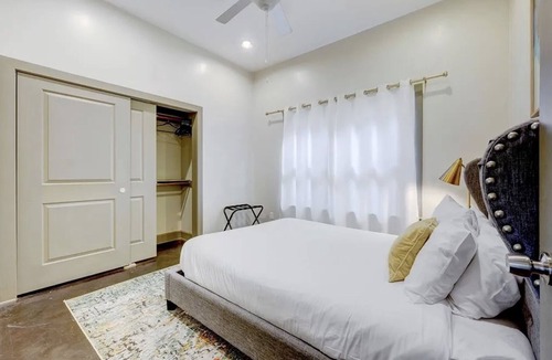 North Loop House | Private Hot Tub + Sleeps 12 - Northern Serenity 2