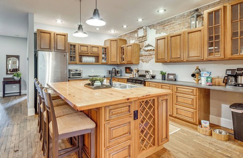 Saluda House | Private Hot Tub, Steps to Main St: Saluda Retreat