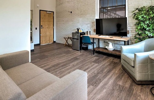 Hickory Apartment | Private King Room Retreat in Historic Downtown!