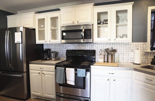Fort Worth House | Private King Suite on Gated 4.5 Acres, Full Kitchen & Laundry, Quiet Fort Worth