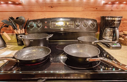 Mineral Cabin | Private Log Cabin with Hot Tub, Fire Pit & Porch