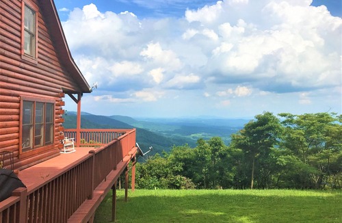 Fancy Gap Cabin | Private Mountain Top Cabin on Blue Ridge Parkway; Amazing View of 7 NC/VA cities