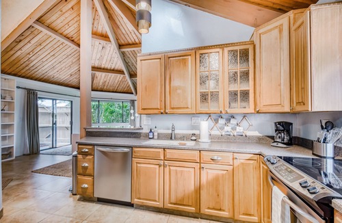 Kona Palisades House | Private ocean view home with dream pool, rooftop deck, vaulted ceilings