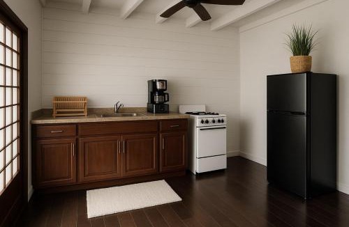 Coconut Grove House | Private One Bedroom Side House close to Kailua