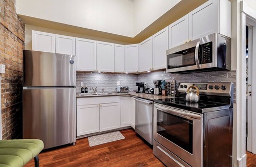 Dixon Park House | Private Parking/Pets/Historic/Downtown/Bike/walk to Forsyth Park