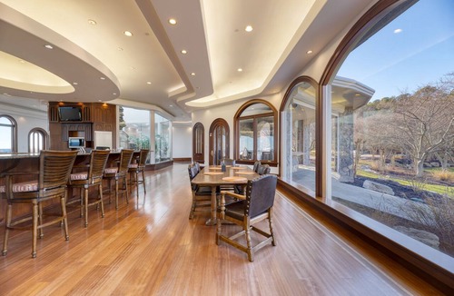 Dameron House | Private Pier, Main+Guest House | Luxe Waterfront Home | Bay Estate by AvantStay