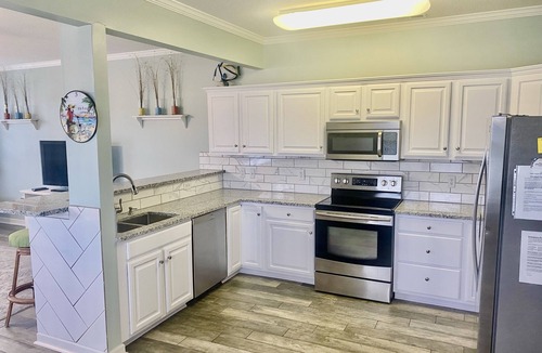 Garden City House | -PRIVATE POOL-1 BLK TO BEACH-OUTDOOR DINING/KITCHEN-PET & FAMILY FRIENDLY!