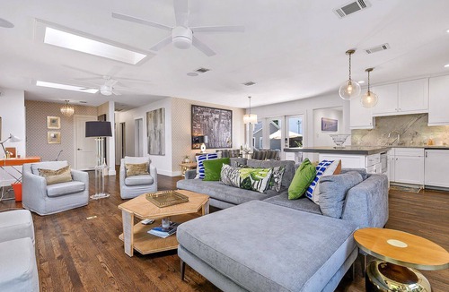Tarrytown House | Private Pool, 2 Mi to DT - Home + Guesthouse!
