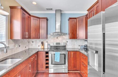 Savannah House | Private Pool & BBQ Grill Near Botanical Gardens