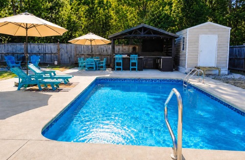 Winston House | Private Pool Home with Outdoor Kitchen and Countryside Setting