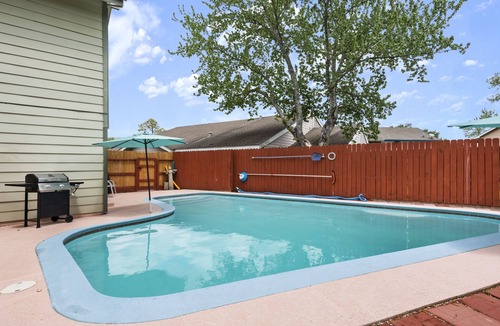 April Sound House | ⭐Private Pool Quiet Balcony Facing Lake