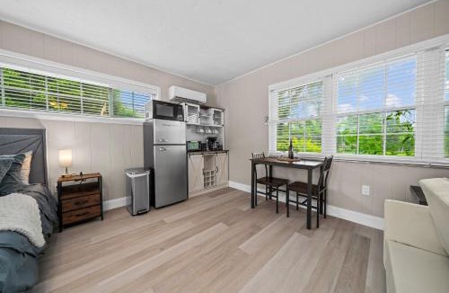 Fort King District Apartment | Private Poolside Guesthouse Suite! Prime Location!