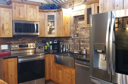 Wise County House | Private Retreat with Pond, Pool and Hot Tub