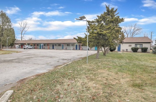 Riverview Apartment | Private Room & Bath Brownstown Near Detroit
