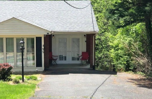 Lynchburg House | Private, Sanitized Loft, with Discounts Sleeps 2