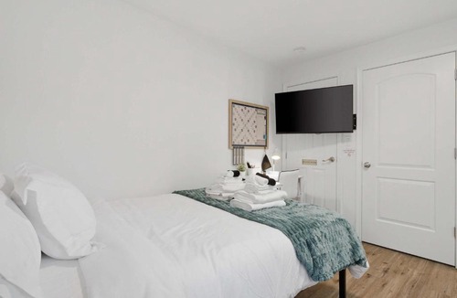Newington Apartment | Private Studio Near Springfield METRO