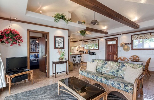 Hauula House | Private Waterfront House AC & Fast Wi-Fi 30 Day