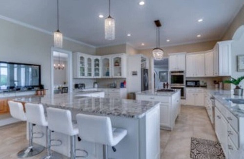 Purcellville Villa | Private11200sf Retreat GuitarPool Hottub-Wine Area