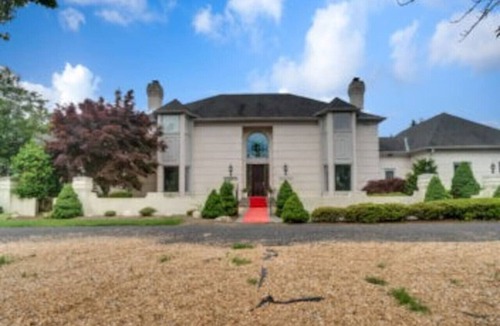 Purcellville Villa | Private11200sf Retreat GuitarPool Hottub-Wine Area