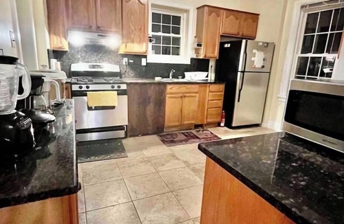 Nauck House | PrivateIn Law Suite: 2 Small bedrooms w private bath & Private entry.