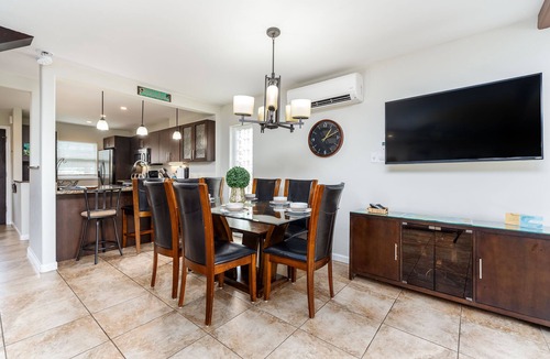 Downtown Lahaina Condo | PUAMANA 2 BR PREMIER UNIT 200 Ft. from Ocean 153-6