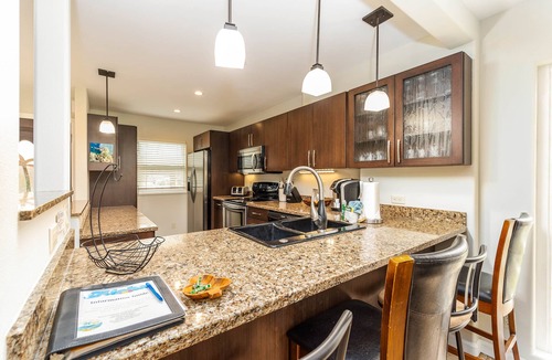Downtown Lahaina Condo | PUAMANA 2 BR PREMIER UNIT 200 Ft. from Ocean 153-6