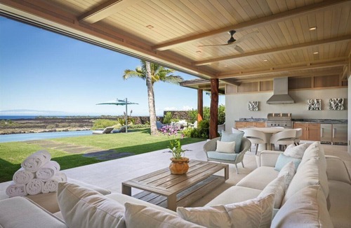 Kaupulehu House | Puka Pa 4 – Modern & Luxurious | Onsite Staff & Daily Housekeeping