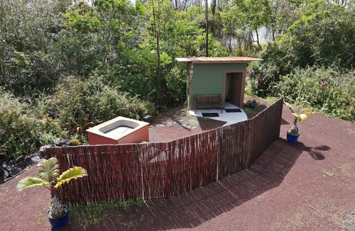 Pahoa Cottage | Puna Rainforest Retreat Hotspring - Blue Ginger Cottage