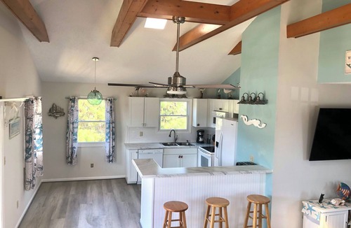 Nags Head Cottage | Quaint 4-bedroom cottage in Nags Head located just minutes from white silky sand
