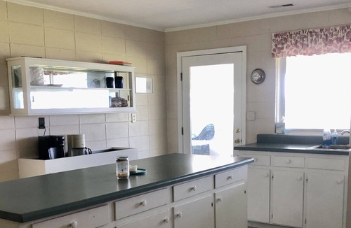 Newport Cottage | Quaint Cottage Overlooking Intercoastal Waterway