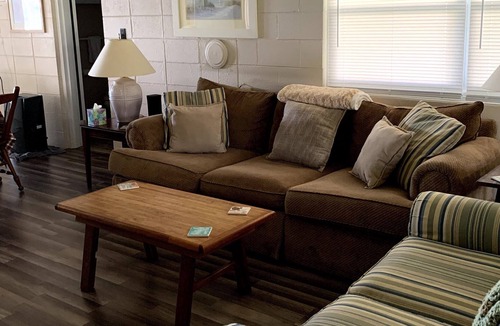 Newport Cottage | Quaint Cottage Overlooking Intercoastal Waterway