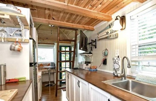 Silver Creek Village House | Quaint & Cozy 1-Bdrm Tiny Home- HOT TUB/SUPs/KAYAK