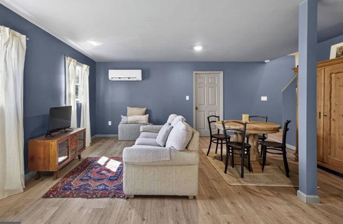 Shepherdstown Cottage | Quaint Mini Cottage in Shepherdstown - Walking Distance