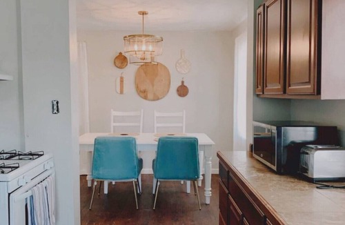 Downtown Charleston Apartment | Quaint Southern Charm - 2 BR Downtown Eastside