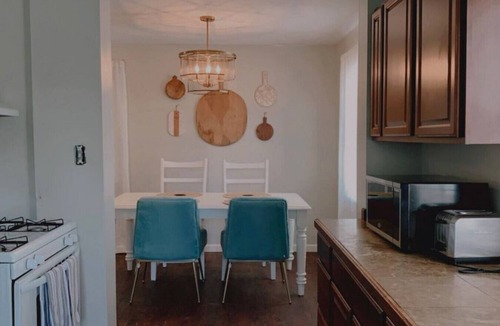 Downtown Charleston Apartment | Quaint Southern Charm - 2 BR Downtown Eastside