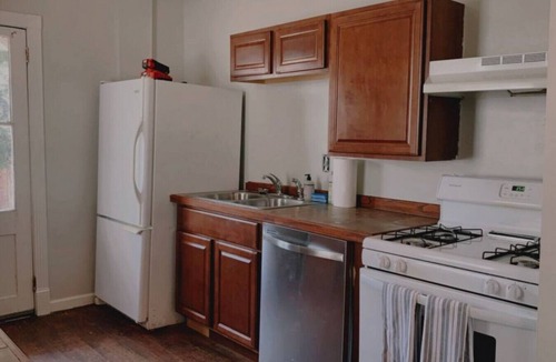 Downtown Charleston Apartment | Quaint Southern Charm - 2 BR Downtown Eastside