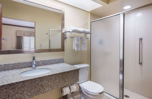 Albany Hotel | Quality Inn at Albany Mall