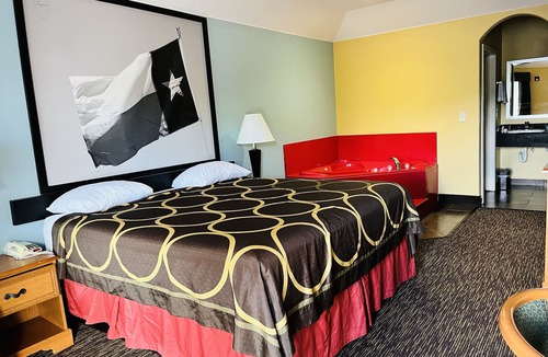 Montgomery Hotel | Quality Inn Montgomery - Lake Conroe