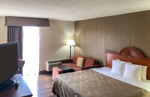 Morningside Hotel | Quality Inn Near Joint Base Andrews - Washington Area