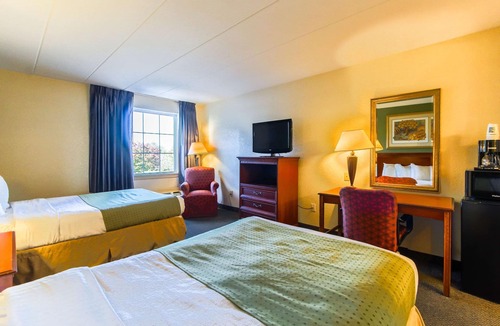 West Chester Hotel | Quality Inn & Suites Conference Center