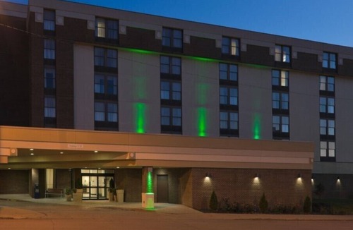 Mansfield Hotel | Quality Inn & Suites Downtown Mansfield