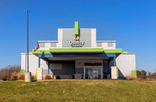 Elgin Hotel | Quality Inn & Suites Elgin