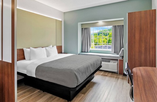 Meadowlands Hotel | Quality Inn & Suites