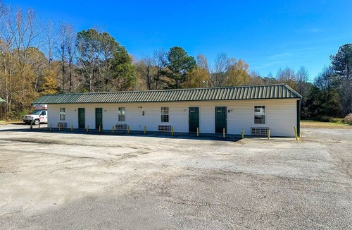 Sparta Apartment | Queen Bed | Smoking | Sparta, GA